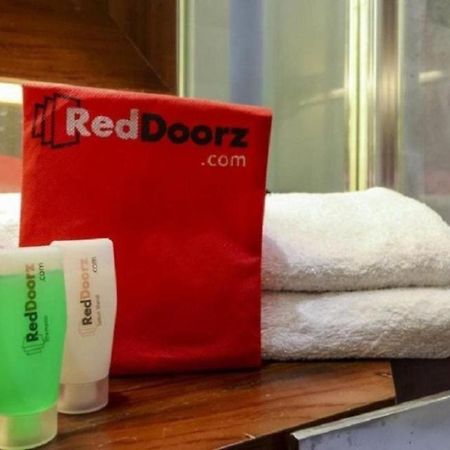 Hotel Reddoorz @ Surapati Bandung Exterior foto