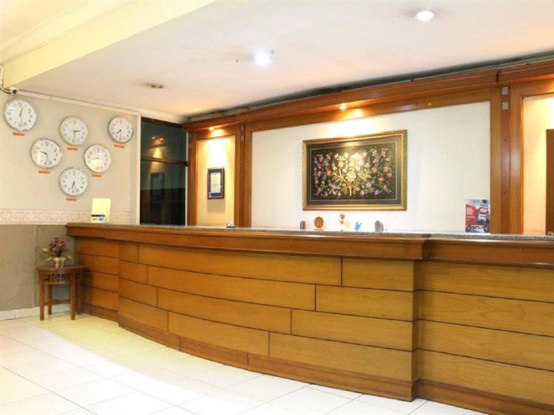 Hotel Reddoorz @ Surapati Bandung Exterior foto