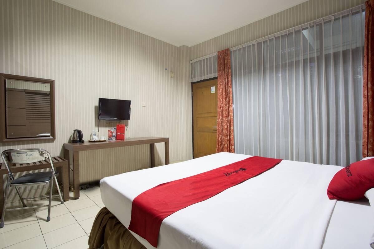 Hotel Reddoorz @ Surapati Bandung Exterior foto