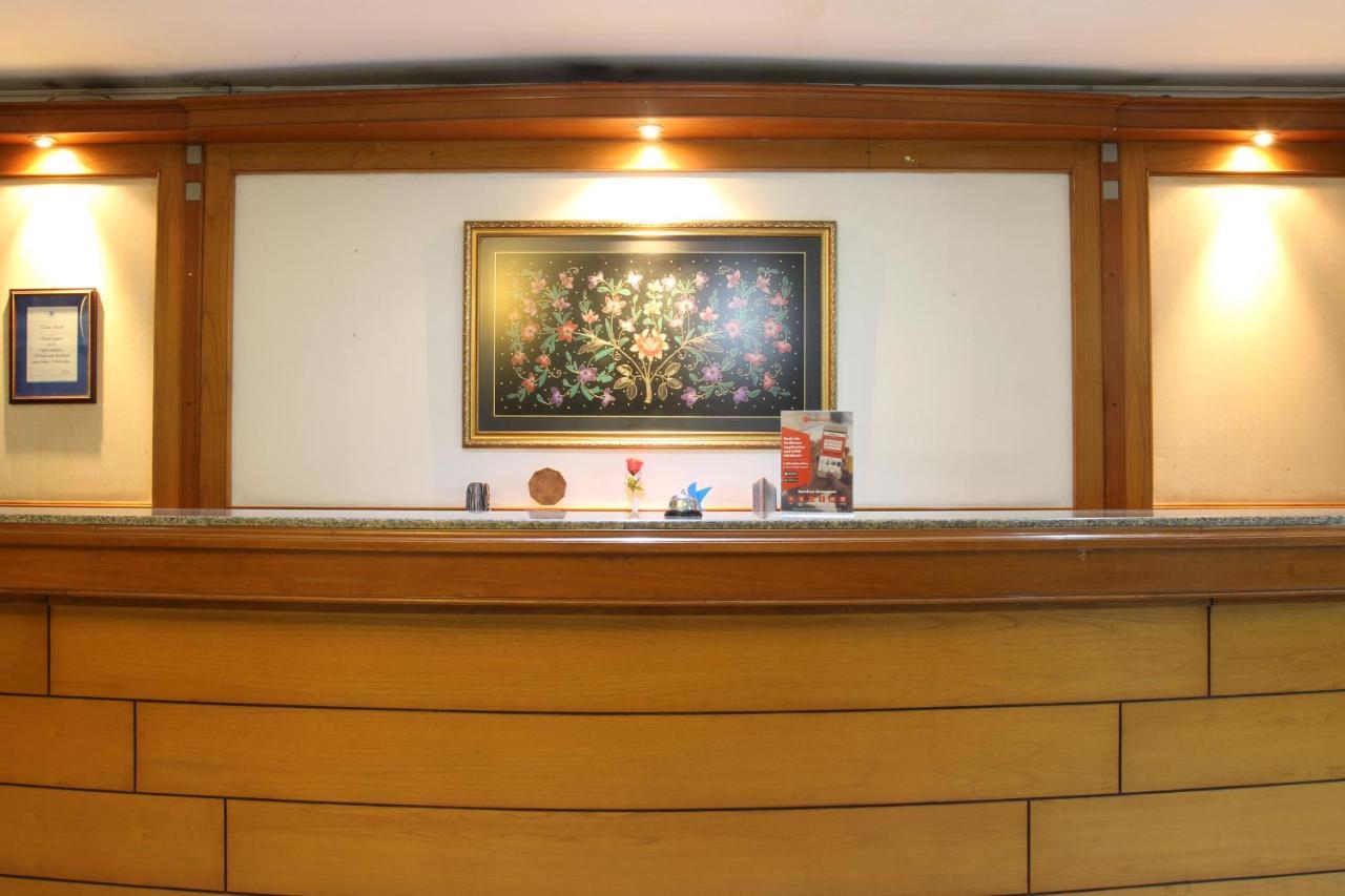 Hotel Reddoorz @ Surapati Bandung Exterior foto