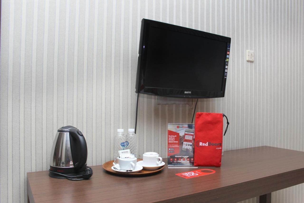 Hotel Reddoorz @ Surapati Bandung Exterior foto