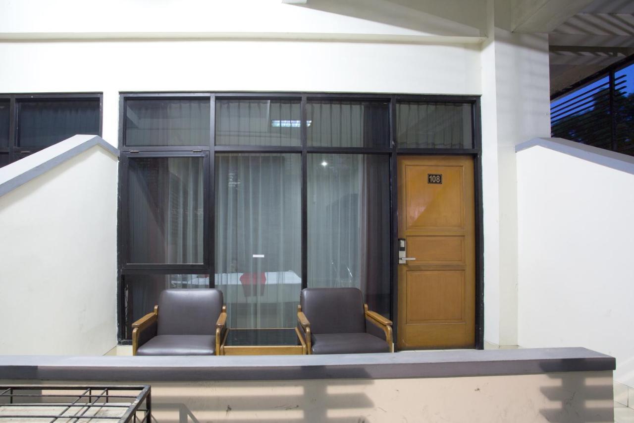 Hotel Reddoorz @ Surapati Bandung Exterior foto