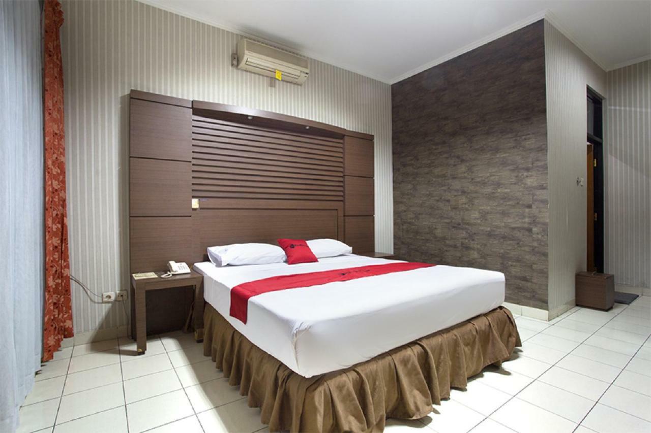 Hotel Reddoorz @ Surapati Bandung Exterior foto