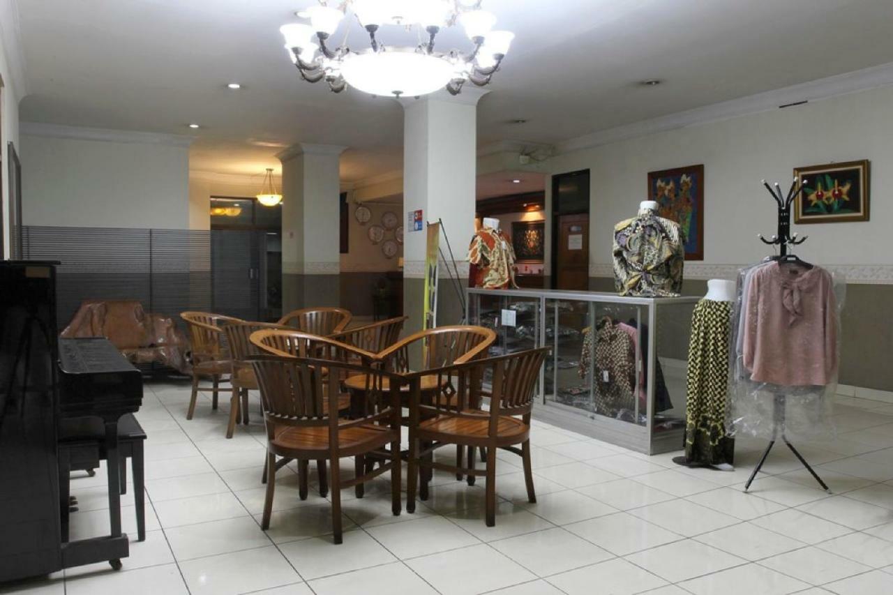 Hotel Reddoorz @ Surapati Bandung Exterior foto