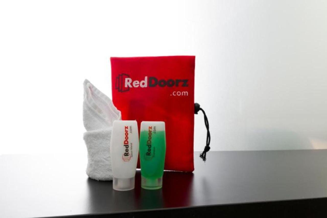 Hotel Reddoorz @ Surapati Bandung Exterior foto