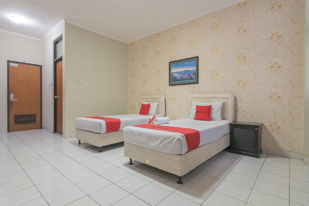 Hotel Reddoorz @ Surapati Bandung Exterior foto