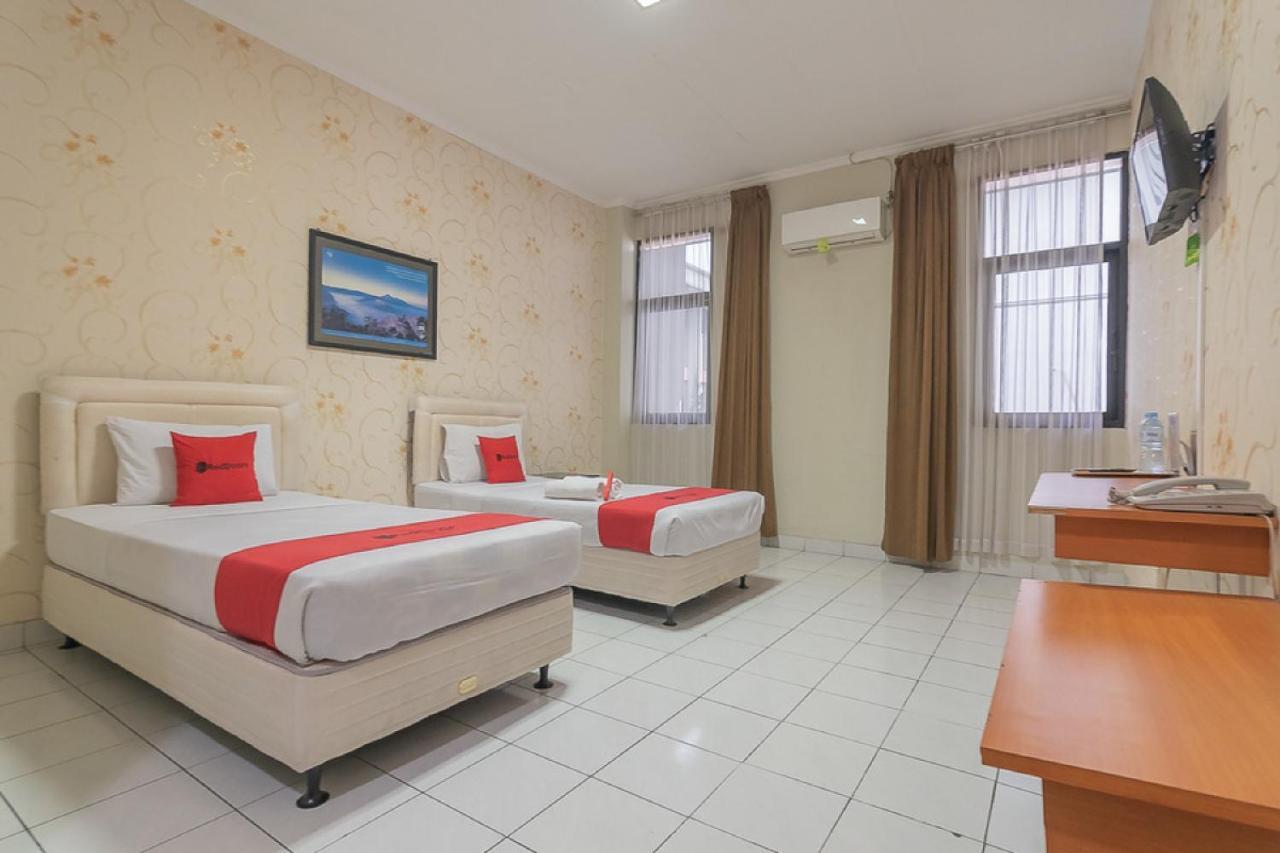 Hotel Reddoorz @ Surapati Bandung Exterior foto